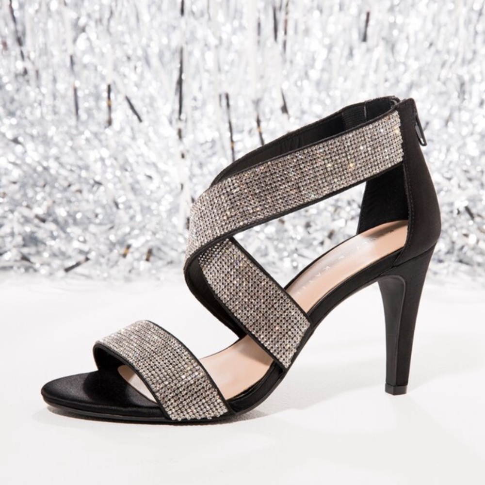 (ALL SILVER) Kelly & Katie Vallata Sandal